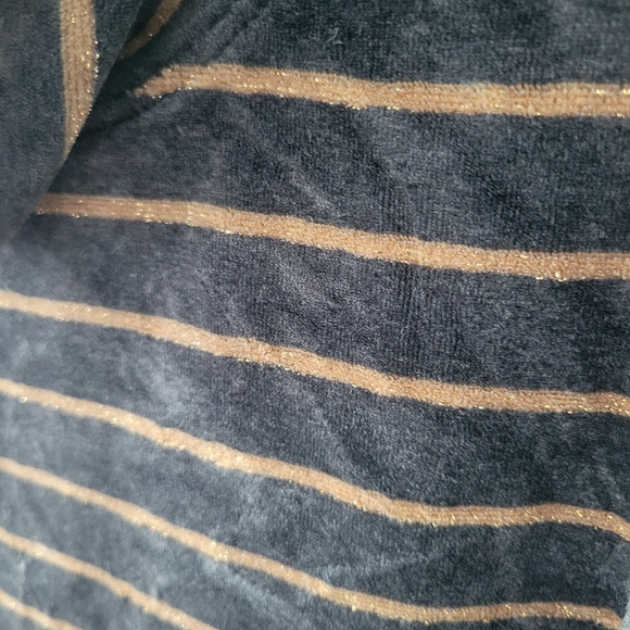 Zenergy by Chicos Velour Top - Picture 4 of 6